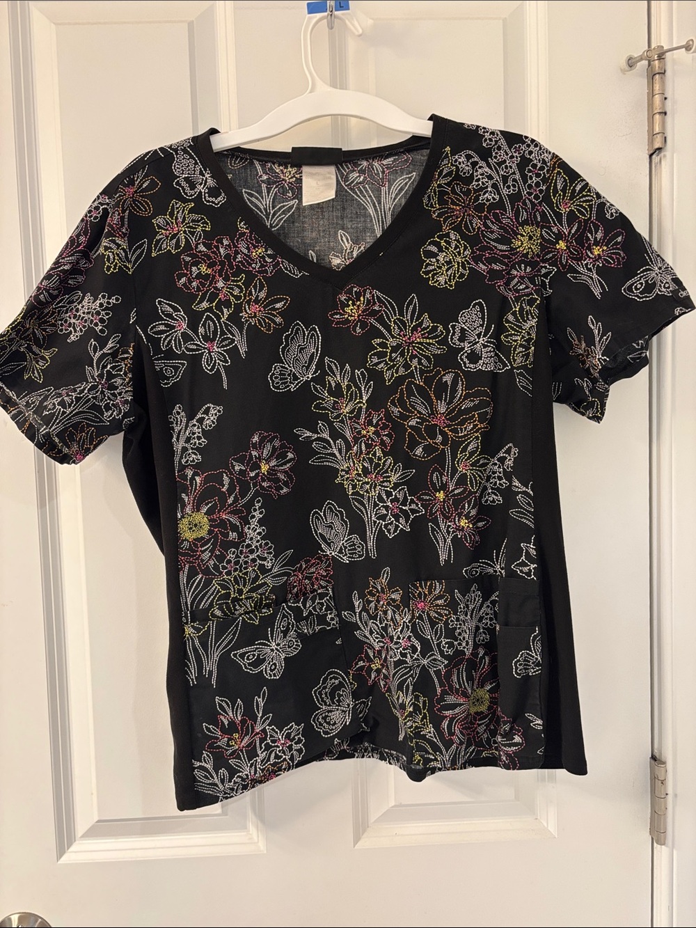Cherokee Black V-Neck Floral Outline Scrub Top Large